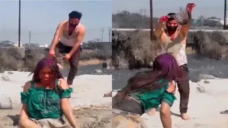 Girl’s panties were removed on Holi – Indian porn video