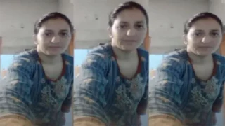 Hot Desi Milf Remove Clothes Showing – Indian porn video